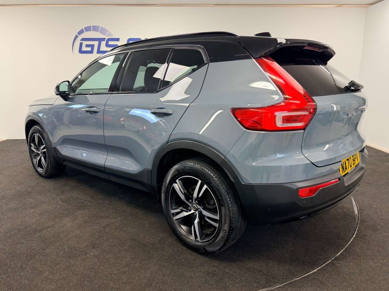 2020 VOLVO XC40 2020 VOLVO XC40