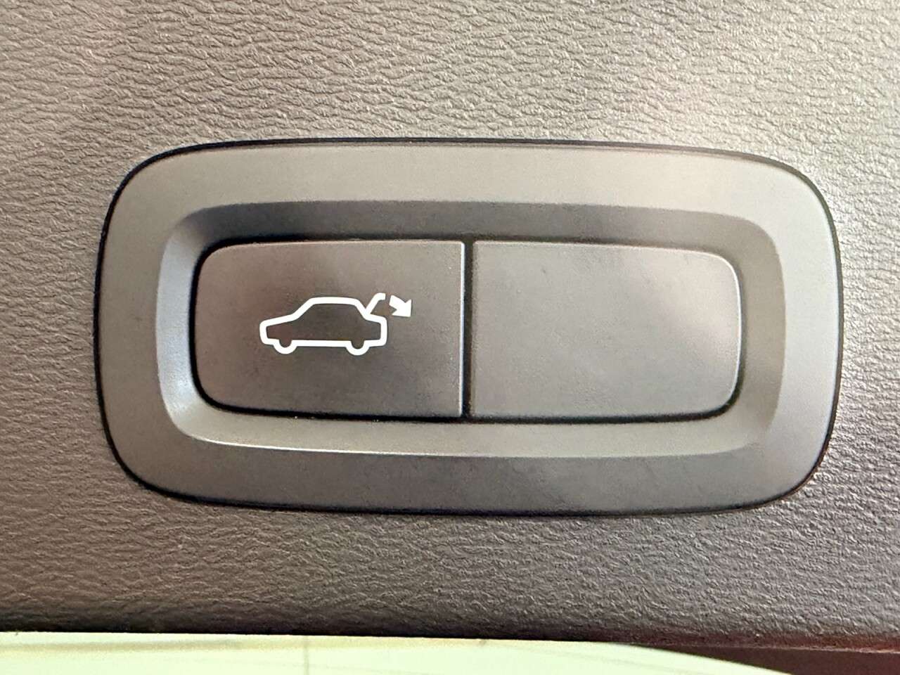 2020 VOLVO XC40 2020 VOLVO XC40