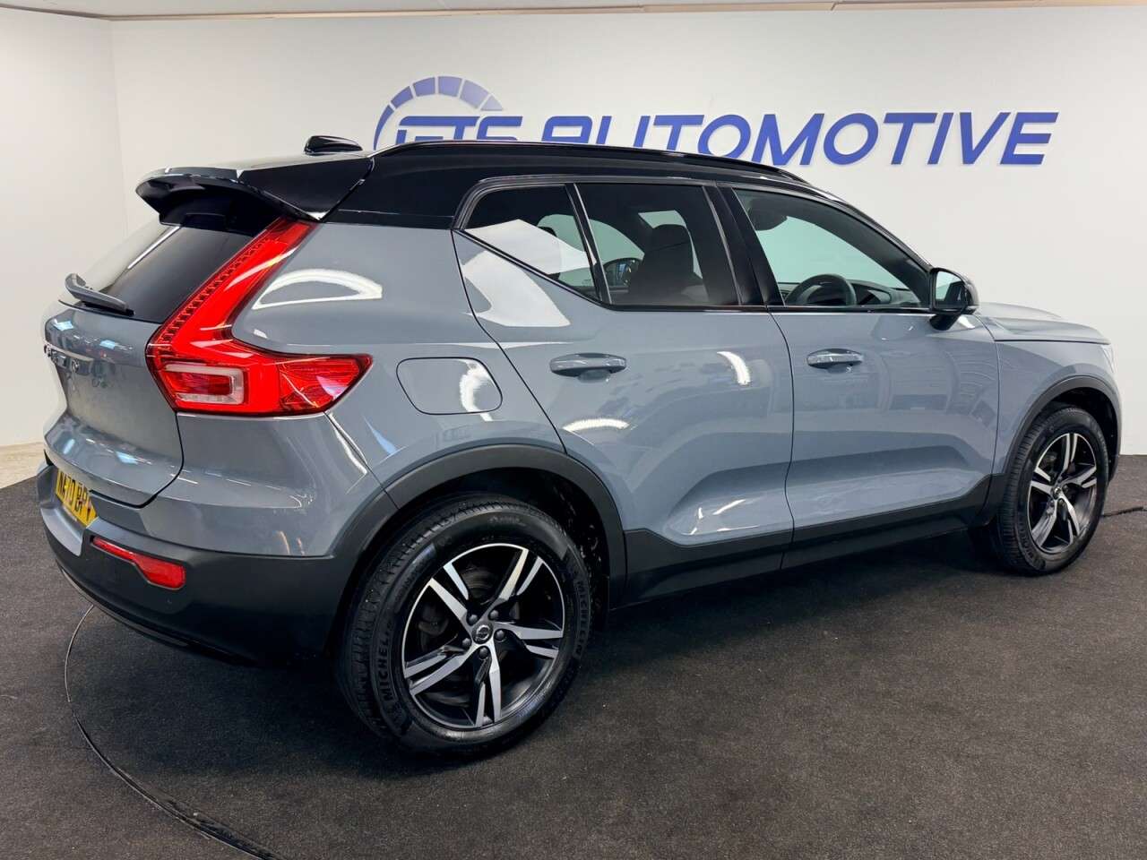 2020 VOLVO XC40 2020 VOLVO XC40