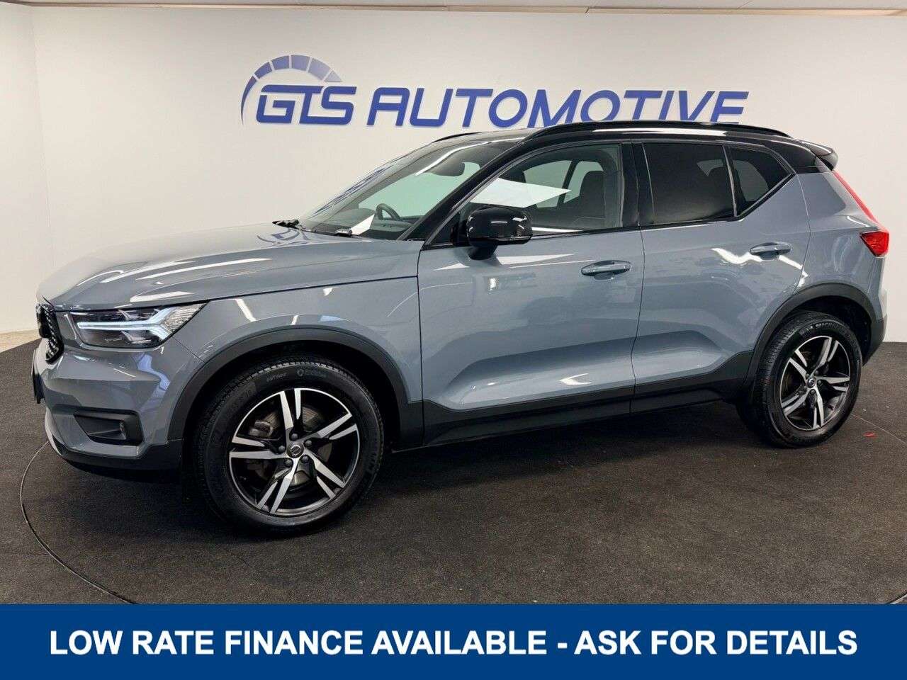 A 2020 VOLVO XC40 2.0 B4 MHEV HYBRID R-DESIGN AUTO 200 BHP + SAT NAV + REAR CAMERA SIX MONTH A 2020 VOLVO XC40 2.0 B4 MHEV HYBRID R-DESIGN AUTO 200 BHP + SAT NAV + REAR CAMERA SIX MONTH