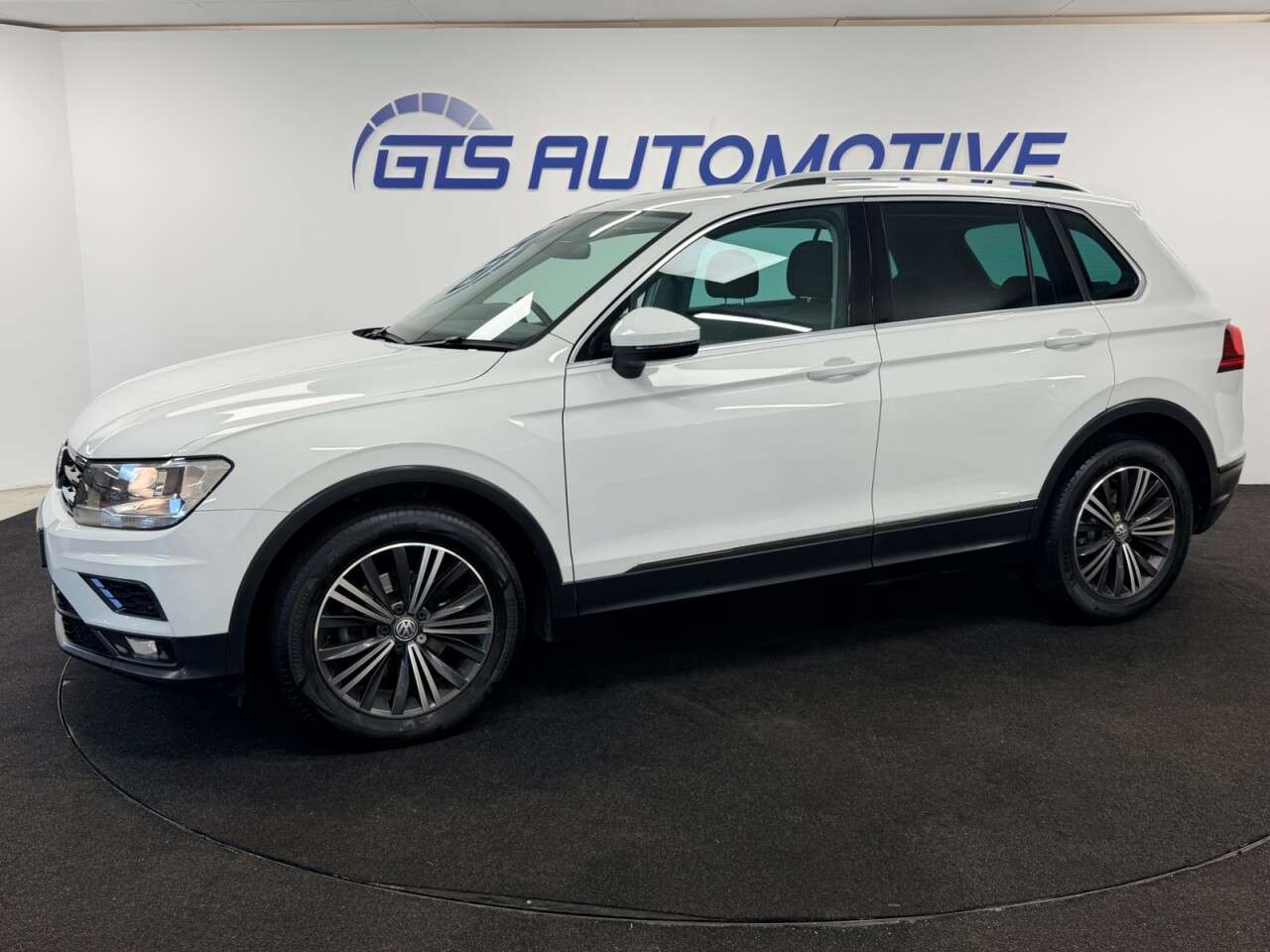 A 2018 VOLKSWAGEN TIGUAN 1.4 TSI SE NAVIGATION 125 BHP + PARKING SENSORS + APPLE PLAY SIX MONTH WARR A 2018 VOLKSWAGEN TIGUAN 1.4 TSI SE NAVIGATION 125 BHP + PARKING SENSORS + APPLE PLAY SIX MONTH WARR