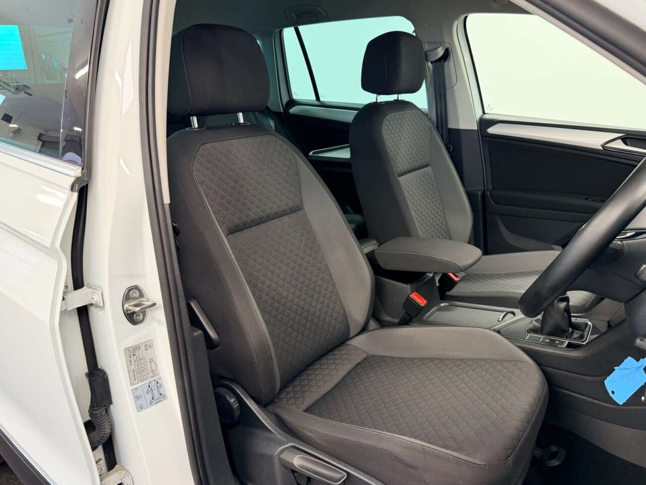 A 2018 VOLKSWAGEN TIGUAN 1.4 TSI SE NAVIGATION 125 BHP + PARKING SENSORS + APPLE PLAY SIX MONTH WARR A 2018 VOLKSWAGEN TIGUAN 1.4 TSI SE NAVIGATION 125 BHP + PARKING SENSORS + APPLE PLAY SIX MONTH WARR