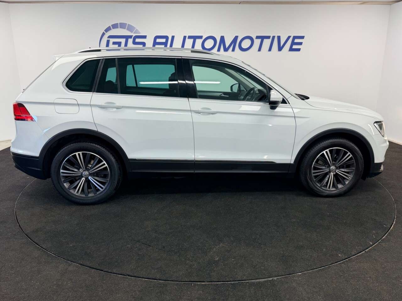 2018 VOLKSWAGEN TIGUAN 2018 VOLKSWAGEN TIGUAN
