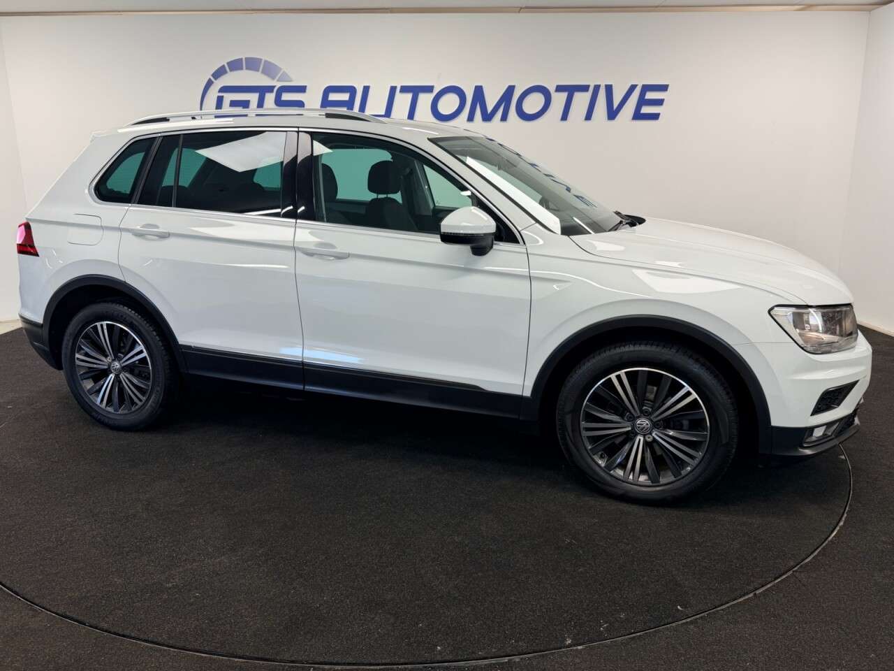 2018 VOLKSWAGEN TIGUAN 2018 VOLKSWAGEN TIGUAN