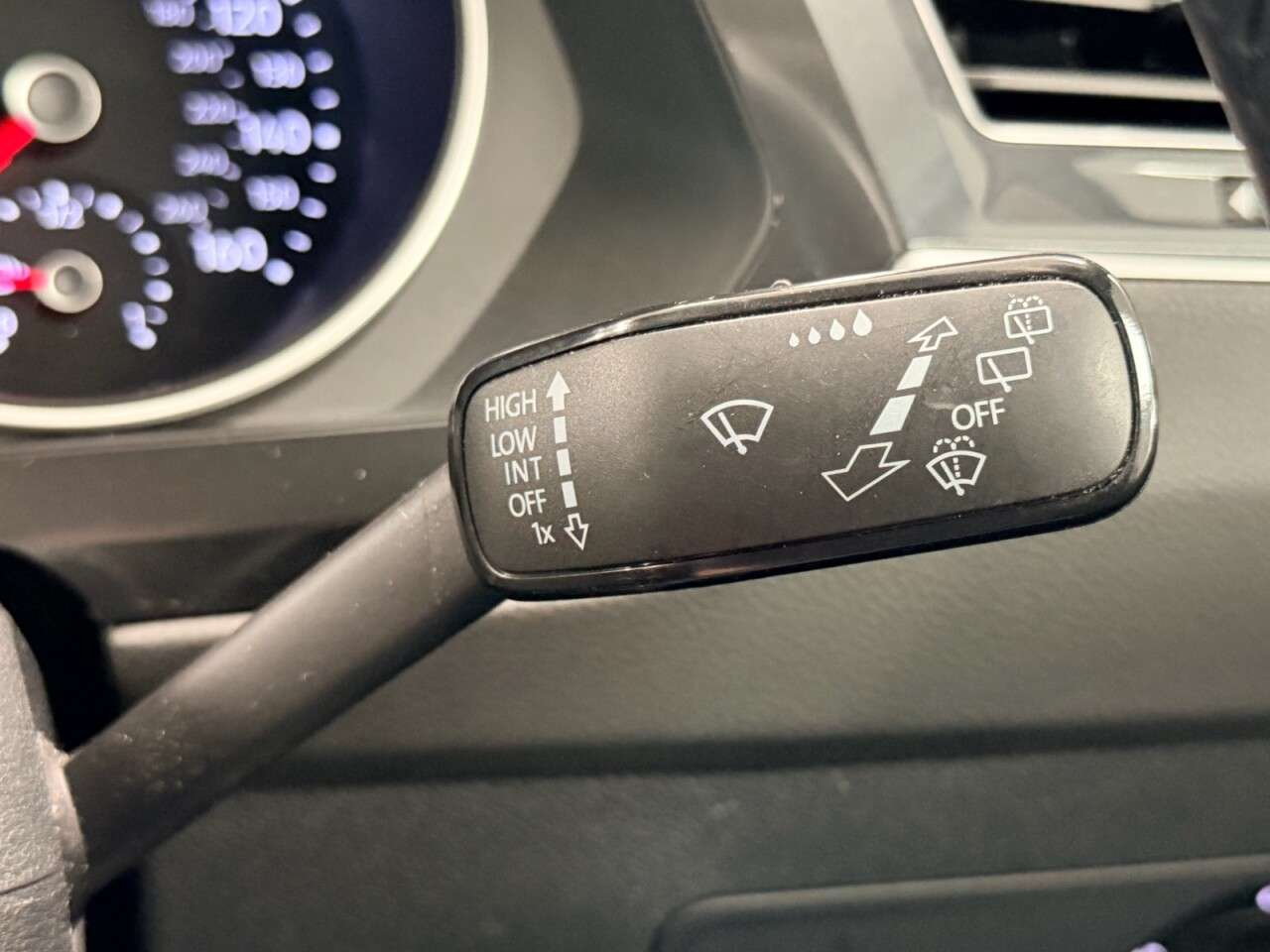 2018 VOLKSWAGEN TIGUAN 2018 VOLKSWAGEN TIGUAN