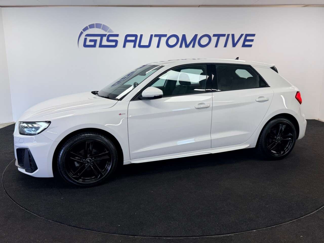 A 2022 AUDI A1 SPORTBACK 1.0 TFSI 25 S-LINE FIVE DOOR 95 BHP + APPLE CAR PLAY + PARKING SE A 2022 AUDI A1 SPORTBACK 1.0 TFSI 25 S-LINE FIVE DOOR 95 BHP + APPLE CAR PLAY + PARKING SE