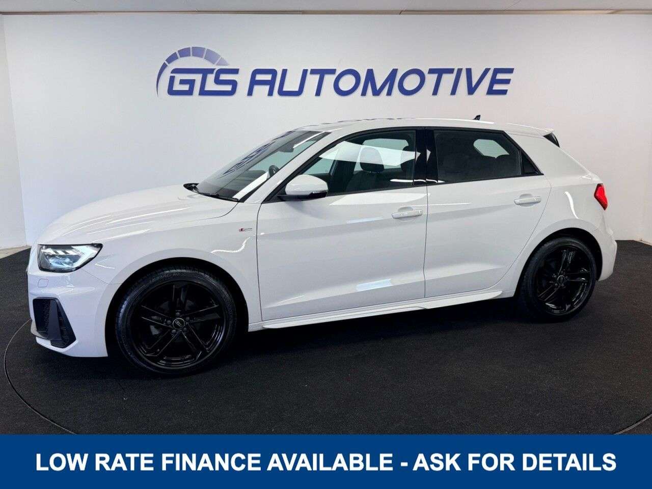 A 2022 AUDI A1 SPORTBACK 1.0 TFSI 25 S-LINE FIVE DOOR 95 BHP + APPLE CAR PLAY + PARKING SE A 2022 AUDI A1 SPORTBACK 1.0 TFSI 25 S-LINE FIVE DOOR 95 BHP + APPLE CAR PLAY + PARKING SE