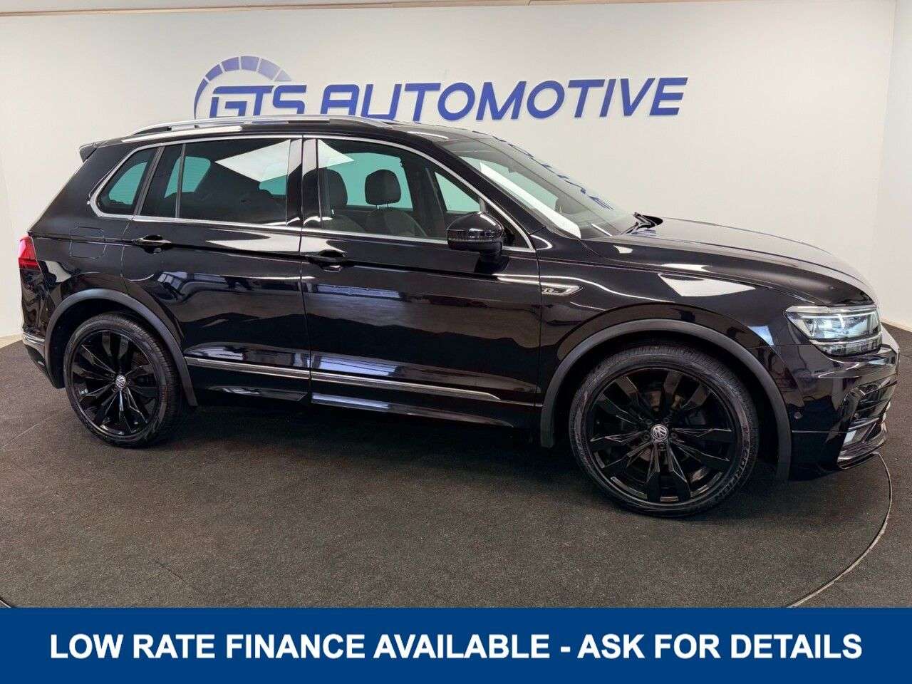 A 2019 VOLKSWAGEN TIGUAN 1.5 TSI EVO R-LINE DSG AUTO 150 BHP + SAT NAV + GLASS SUNROOF + HEATED SEAT A 2019 VOLKSWAGEN TIGUAN 1.5 TSI EVO R-LINE DSG AUTO 150 BHP + SAT NAV + GLASS SUNROOF + HEATED SEAT