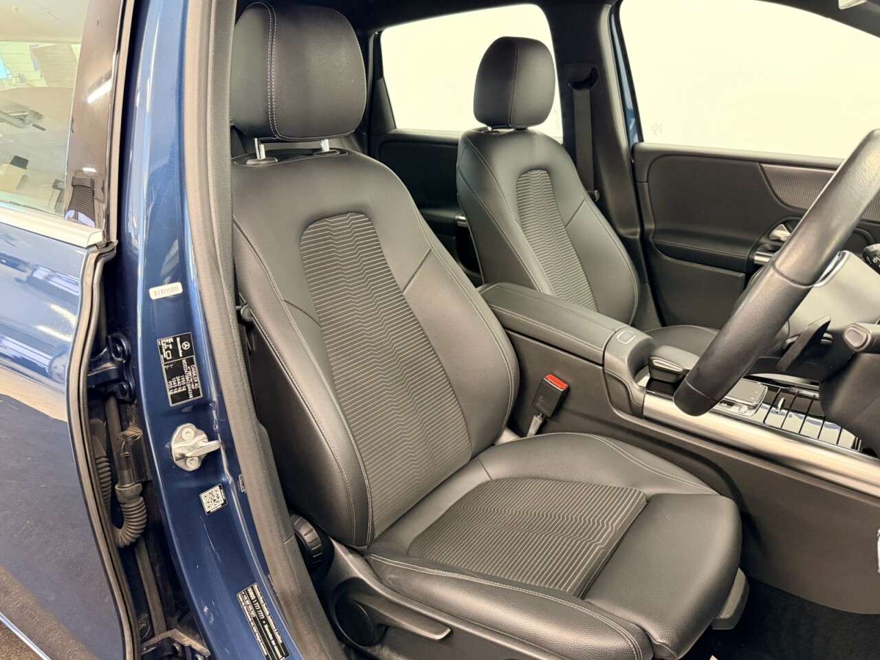 A 2019 MERCEDES-BENZ B CLASS B180 SPORT 7G-DCT AUTO 135 BHP + SAT NAV + REAR CAMERA SIX MONTH WARRANTY F A 2019 MERCEDES-BENZ B CLASS B180 SPORT 7G-DCT AUTO 135 BHP + SAT NAV + REAR CAMERA SIX MONTH WARRANTY F