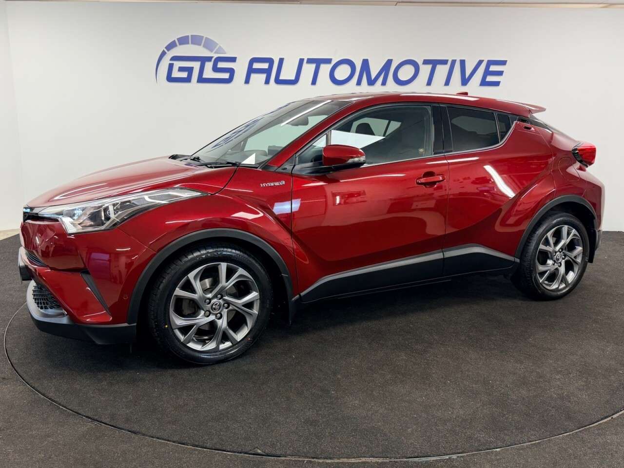 A 2019 TOYOTA C-HR 1.8 VVT-h HYRBID DESIGN CVT AUTO 125 BHP + SAT NAV + CAMERA + HEATED SEATS A 2019 TOYOTA C-HR 1.8 VVT-h HYRBID DESIGN CVT AUTO 125 BHP + SAT NAV + CAMERA + HEATED SEATS