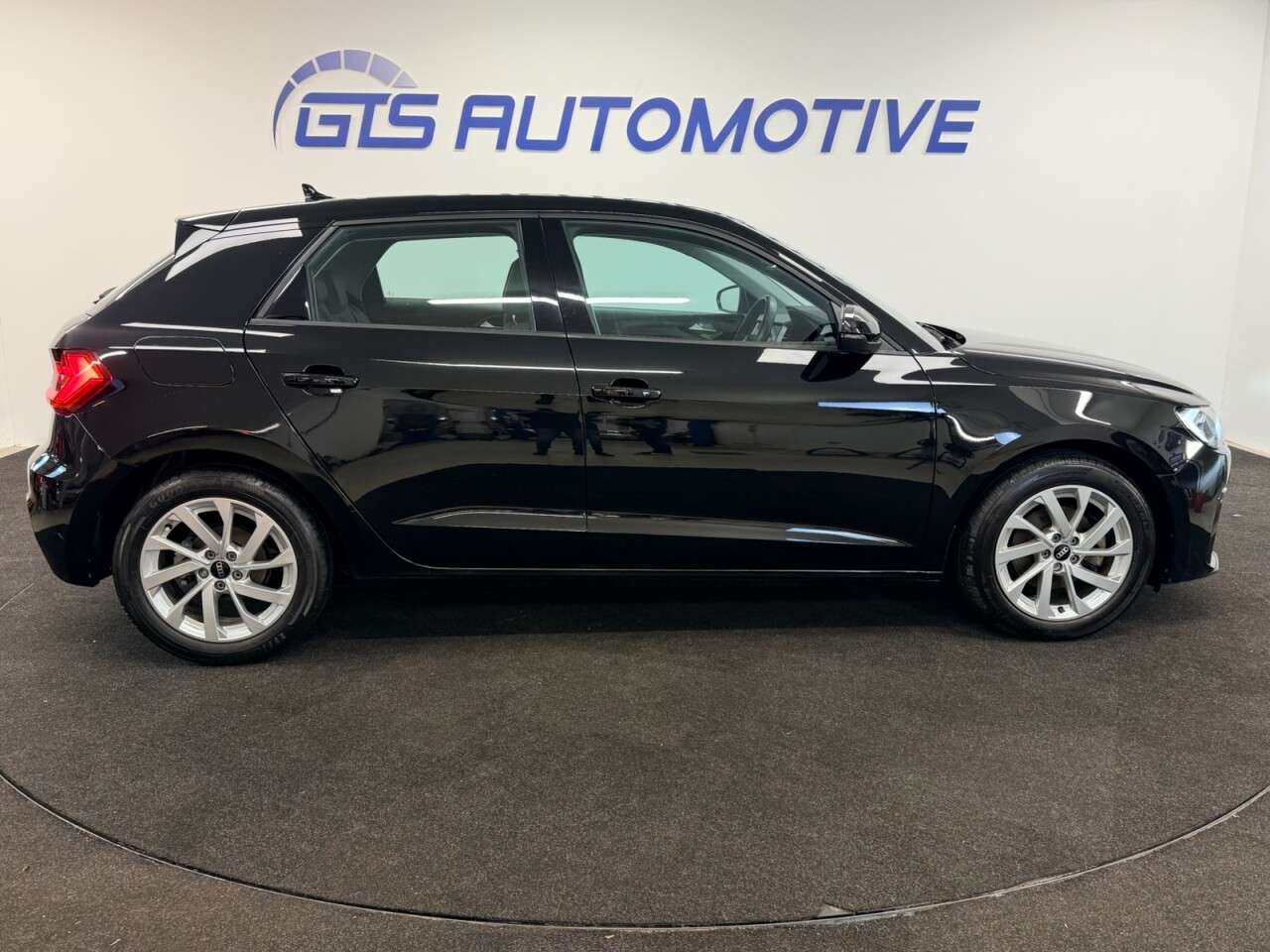 2021 AUDI A1 2021 AUDI A1