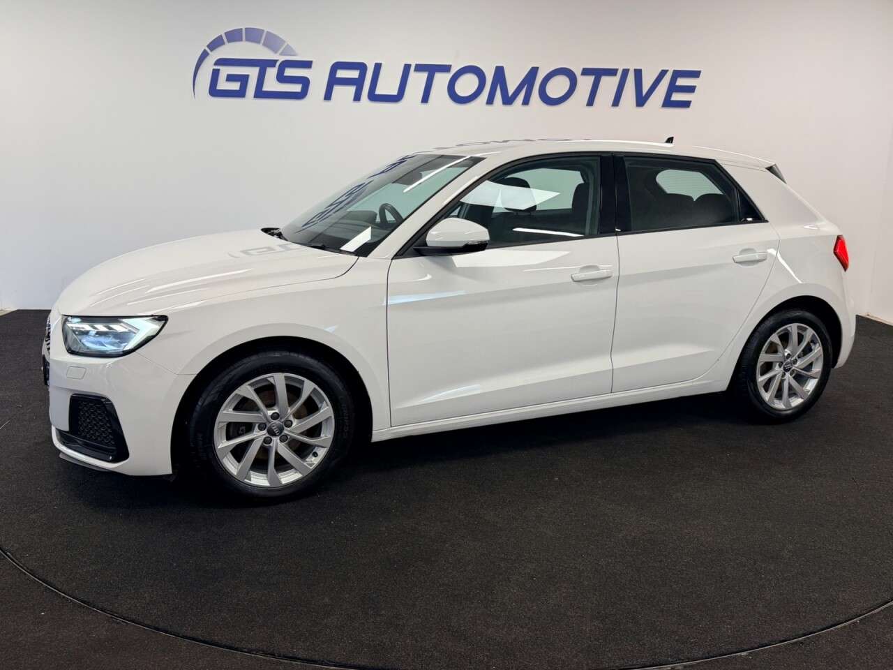 A 2019 AUDI A1 SPORTBACK 1.0 TFSI 30 SPORT FIVE DOOR 115 BHP + APPLE CAR PLAY + PARKING SENSORS SIX A 2019 AUDI A1 SPORTBACK 1.0 TFSI 30 SPORT FIVE DOOR 115 BHP + APPLE CAR PLAY + PARKING SENSORS SIX