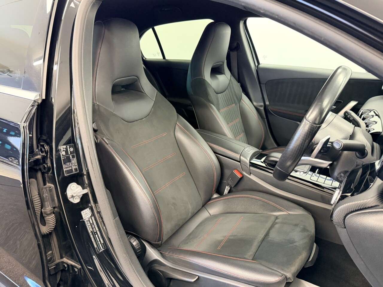 A 2019 MERCEDES-BENZ A CLASS A200d AMG LINE 8G-DCT AUTO 150 BHP + SAT NAV + REAR CAMERA SIX MONTH WARRAN A 2019 MERCEDES-BENZ A CLASS A200d AMG LINE 8G-DCT AUTO 150 BHP + SAT NAV + REAR CAMERA SIX MONTH WARRAN