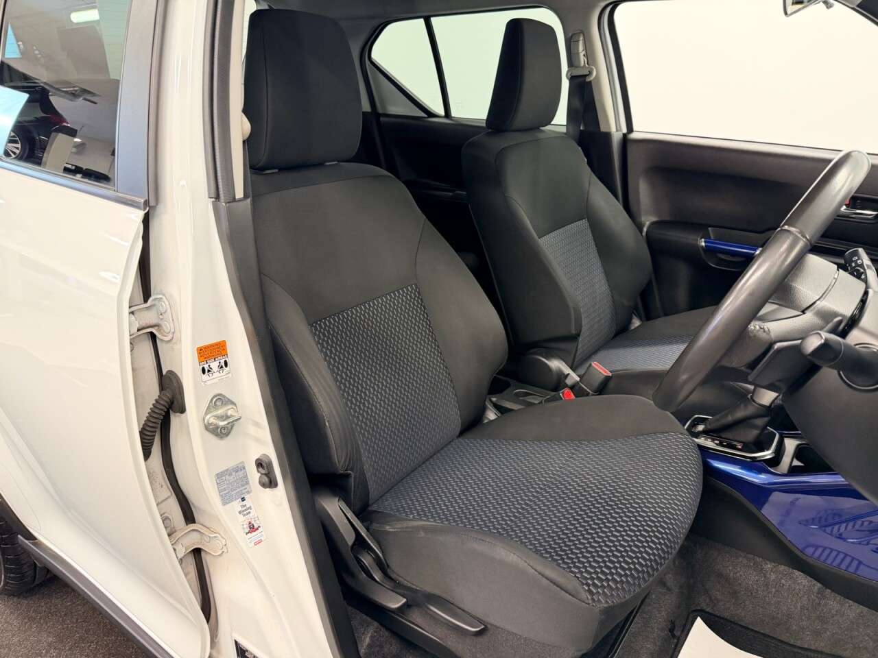 A 2023 SUZUKI IGNIS 1.2 DUALJET MHEV SZ5 HYBRID CVT AUTO + SAT NAV + REAR CAMERA + APPLE PLAY S A 2023 SUZUKI IGNIS 1.2 DUALJET MHEV SZ5 HYBRID CVT AUTO + SAT NAV + REAR CAMERA + APPLE PLAY S