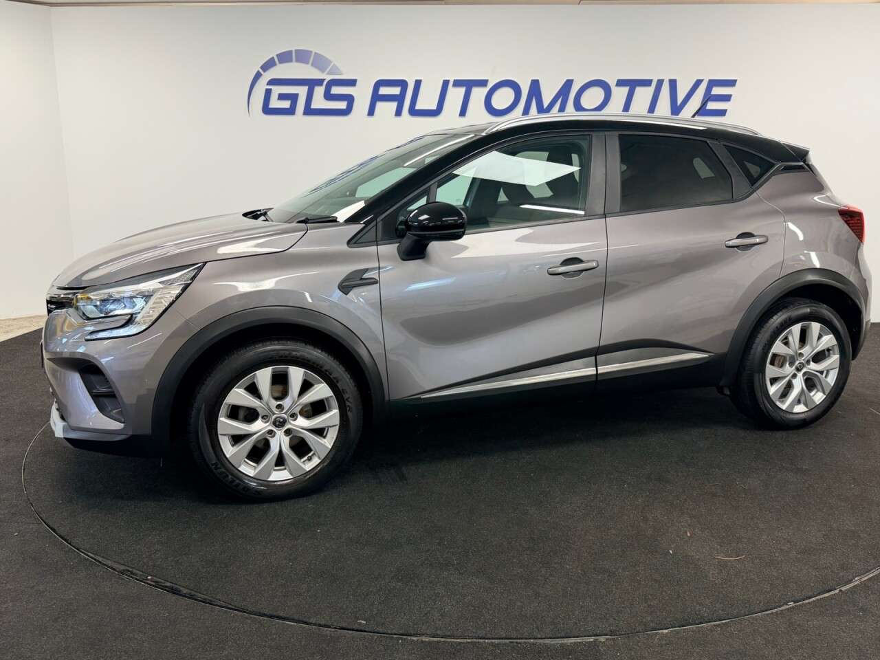 A 2020 RENAULT CAPTUR 1.0 TCe ICONIC 100 BHP + SAT NAV + PARKING SENSORS SIX MONTH WARRANTY SEPT A 2020 RENAULT CAPTUR 1.0 TCe ICONIC 100 BHP + SAT NAV + PARKING SENSORS SIX MONTH WARRANTY SEPT