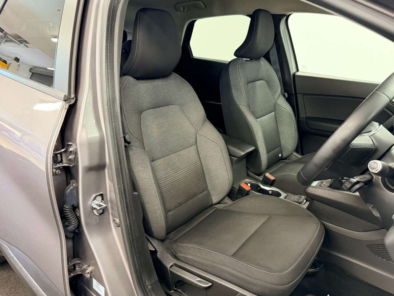 A 2020 RENAULT CAPTUR 1.0 TCe ICONIC 100 BHP + SAT NAV + PARKING SENSORS SIX MONTH WARRANTY SEPT A 2020 RENAULT CAPTUR 1.0 TCe ICONIC 100 BHP + SAT NAV + PARKING SENSORS SIX MONTH WARRANTY SEPT