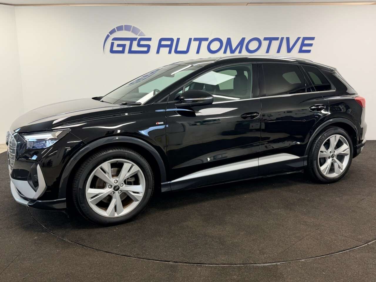 A 2022 AUDI Q4 E-TRON 35 S-LINE ELECTRIC AUTO 55kWh 170 BHP + SAT NAV + HEATED LEATHER + HEADS-UP A 2022 AUDI Q4 E-TRON 35 S-LINE ELECTRIC AUTO 55kWh 170 BHP + SAT NAV + HEATED LEATHER + HEADS-UP