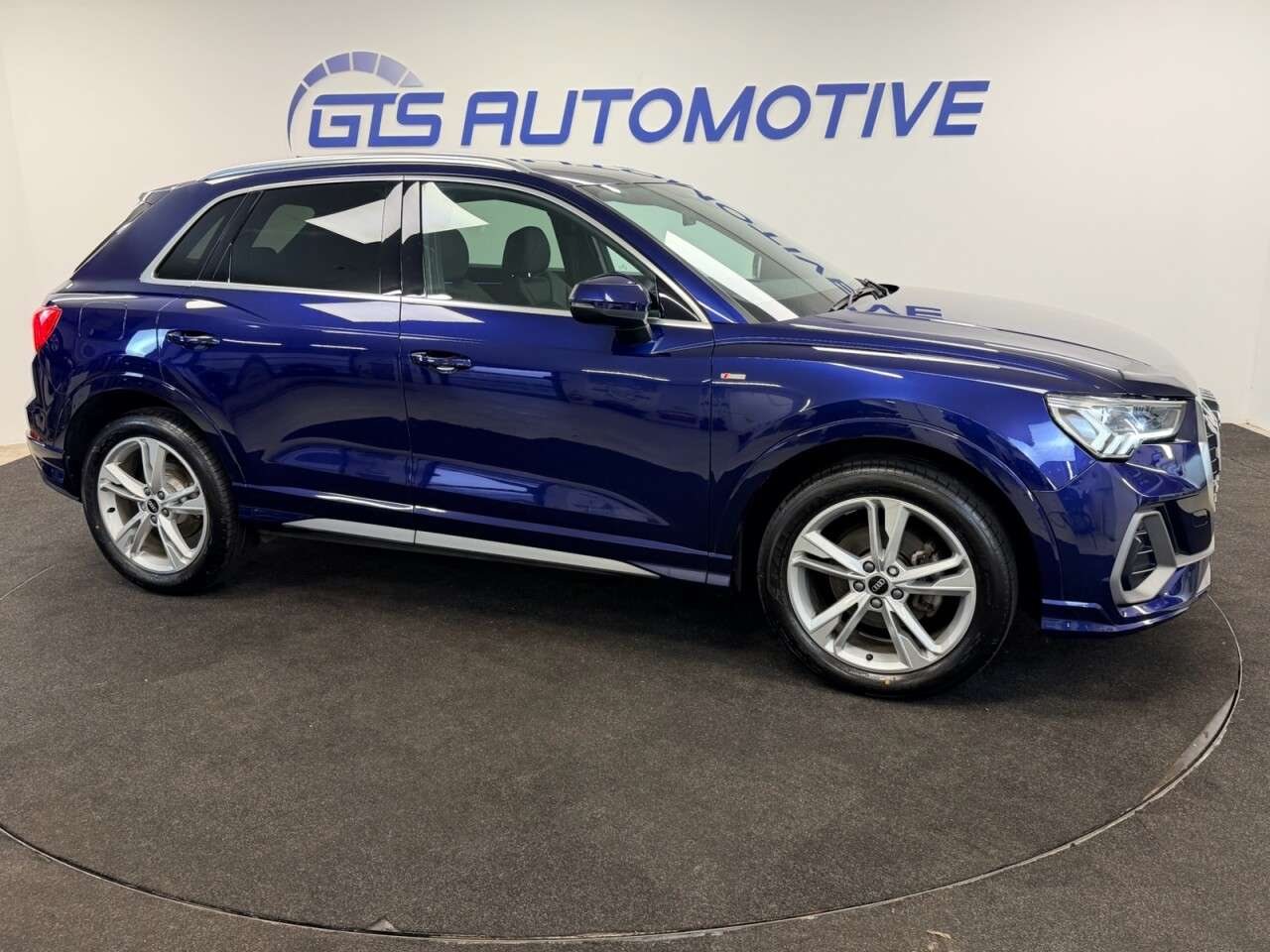 A 2020 AUDI Q3 1.5 TFSI CoD 35 S-LINE 150 BHP + SAT NAV + APPLE CAR PLAY + VIRTUAL DASH SI A 2020 AUDI Q3 1.5 TFSI CoD 35 S-LINE 150 BHP + SAT NAV + APPLE CAR PLAY + VIRTUAL DASH SI