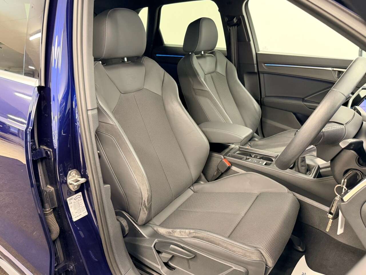 A 2020 AUDI Q3 1.5 TFSI CoD 35 S-LINE 150 BHP + SAT NAV + APPLE CAR PLAY + VIRTUAL DASH SI A 2020 AUDI Q3 1.5 TFSI CoD 35 S-LINE 150 BHP + SAT NAV + APPLE CAR PLAY + VIRTUAL DASH SI