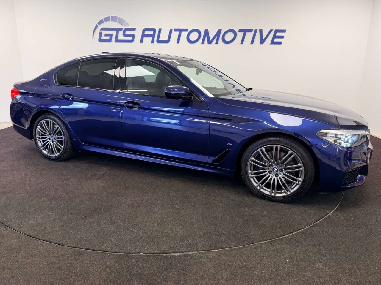 A 2019 BMW 5 SERIES 530E M-SPORT PLUG-IN HYBRID AUTO 252 BHP + SAT NAV + HEATED LEATHER SIX MON A 2019 BMW 5 SERIES 530E M-SPORT PLUG-IN HYBRID AUTO 252 BHP + SAT NAV + HEATED LEATHER SIX MON