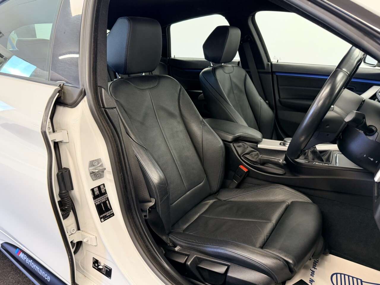 A 2020 BMW 4 SERIES GRAN COUPE 420i M-SPORT 185 BHP + SAT NAV + HEATED LEATHER + M-PERFORMANCE KIT SIX MON A 2020 BMW 4 SERIES GRAN COUPE 420i M-SPORT 185 BHP + SAT NAV + HEATED LEATHER + M-PERFORMANCE KIT SIX MON