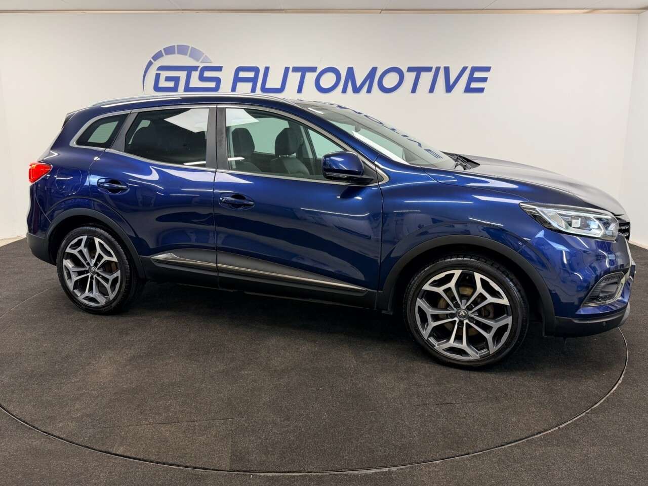 A 2019 RENAULT KADJAR 1.5 BLUE dCi GT LINE 115 BHP + SAT NAV + GLASS SUNROOF + LEATHER SIX MONTH A 2019 RENAULT KADJAR 1.5 BLUE dCi GT LINE 115 BHP + SAT NAV + GLASS SUNROOF + LEATHER SIX MONTH