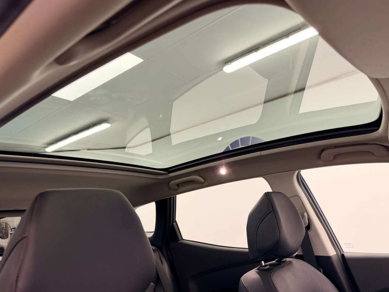 A 2019 RENAULT KADJAR 1.5 BLUE dCi GT LINE 115 BHP + SAT NAV + GLASS SUNROOF + LEATHER SIX MONTH A 2019 RENAULT KADJAR 1.5 BLUE dCi GT LINE 115 BHP + SAT NAV + GLASS SUNROOF + LEATHER SIX MONTH