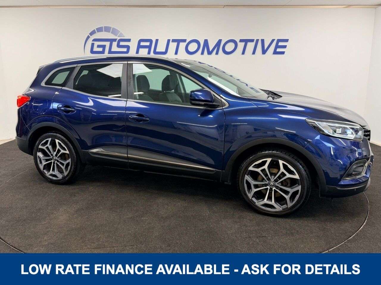 A 2019 RENAULT KADJAR 1.5 BLUE dCi GT LINE 115 BHP + SAT NAV + GLASS SUNROOF + LEATHER SIX MONTH A 2019 RENAULT KADJAR 1.5 BLUE dCi GT LINE 115 BHP + SAT NAV + GLASS SUNROOF + LEATHER SIX MONTH