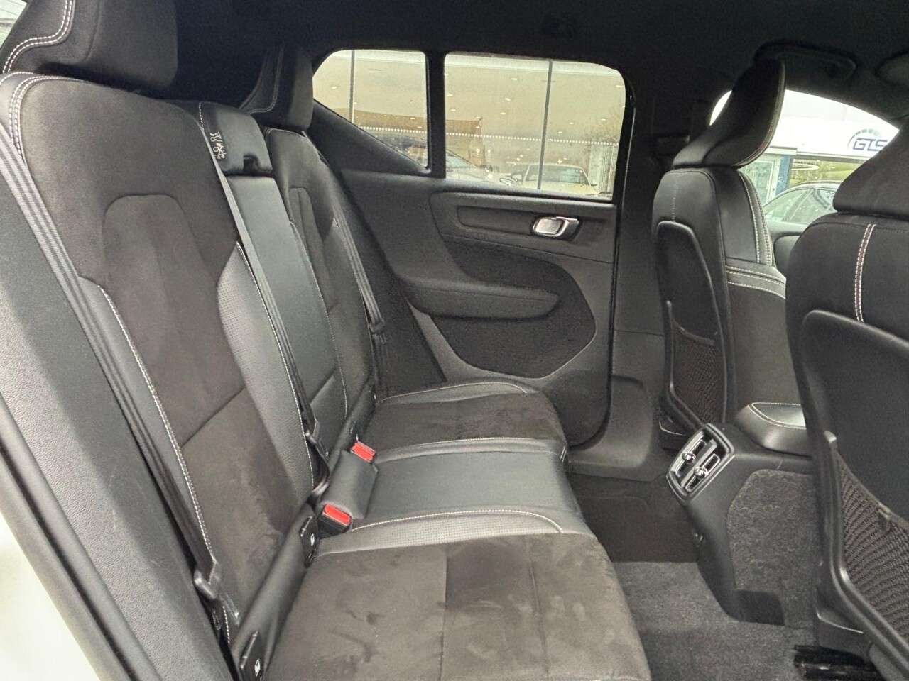 2020 VOLVO XC40 2020 VOLVO XC40