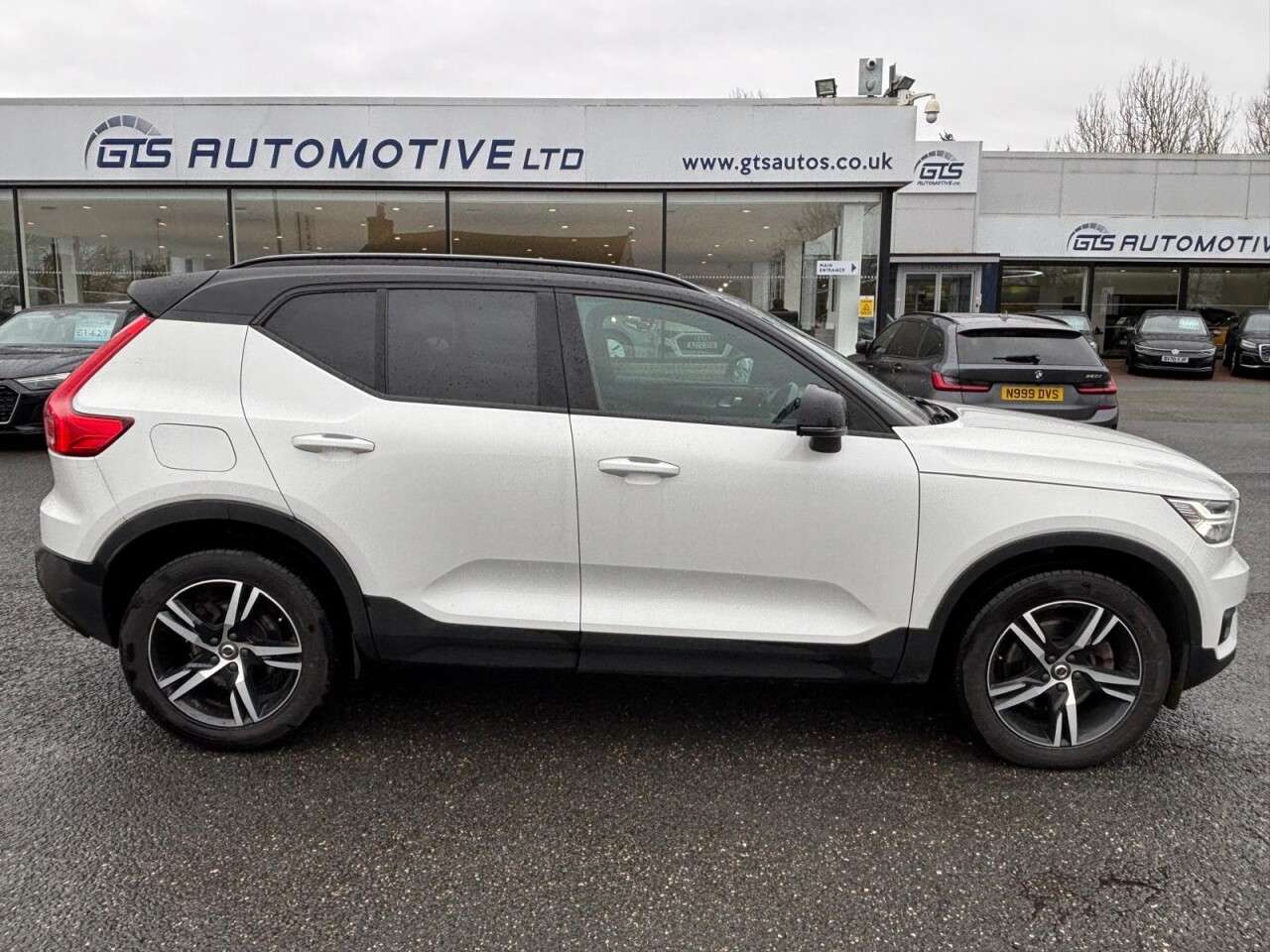 2020 VOLVO XC40 2020 VOLVO XC40