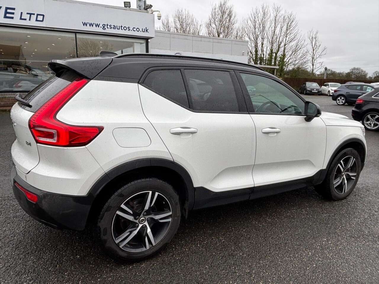 2020 VOLVO XC40 2020 VOLVO XC40