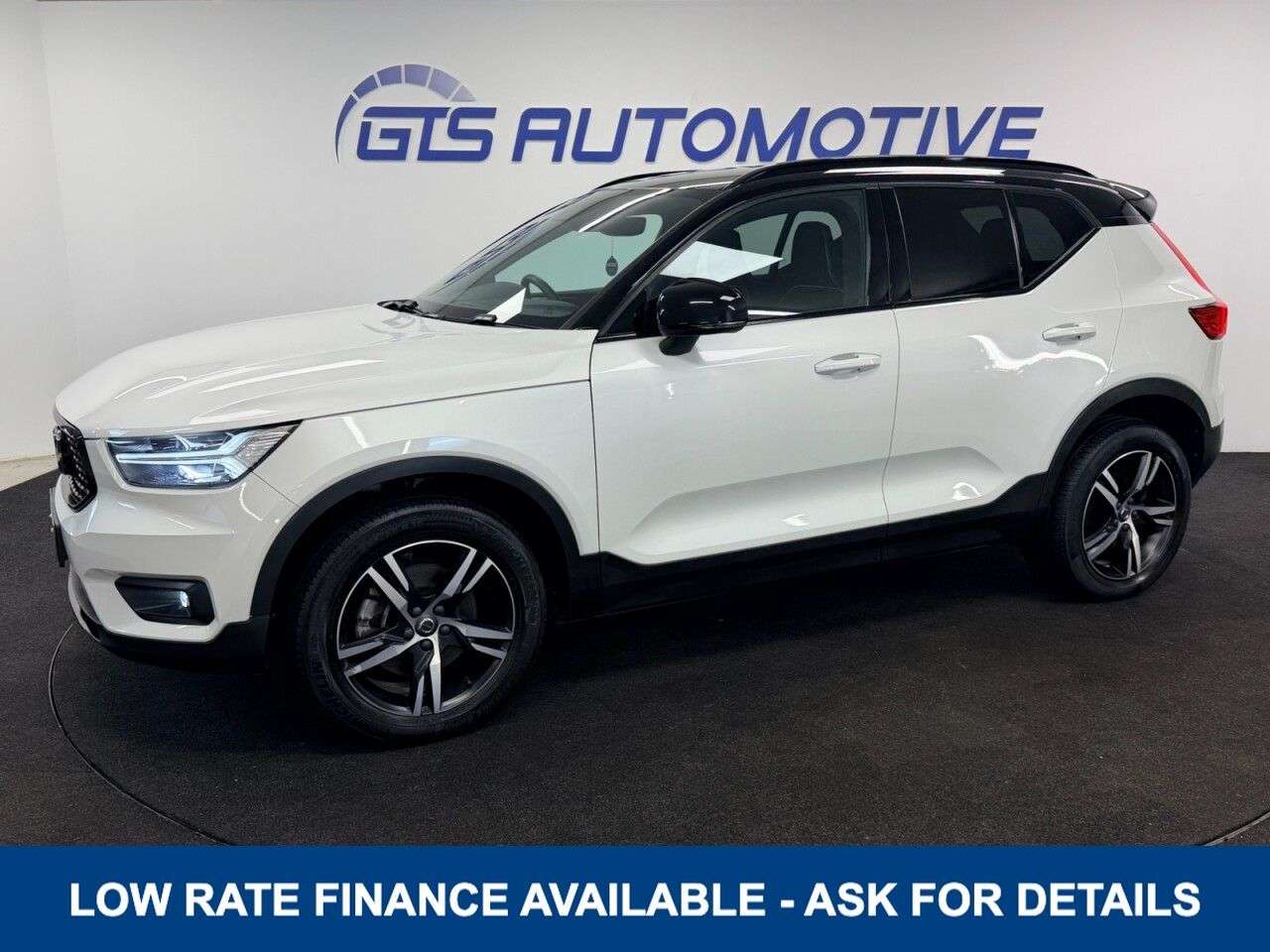 A 2020 VOLVO XC40 2.0 B4 MHEV R-DESIGN HYBRID AUTO 200 BHP + SAT NAV + PARK SENSORS SIX MONTH A 2020 VOLVO XC40 2.0 B4 MHEV R-DESIGN HYBRID AUTO 200 BHP + SAT NAV + PARK SENSORS SIX MONTH