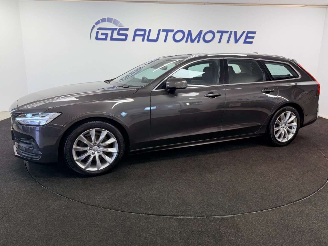 A 2021 VOLVO V90 ESTATE 2.0 B4 MHEV MOMENTUM HYBRID AUTO 200 BHP + SAT NAV + HEATED LEATHER A 2021 VOLVO V90 ESTATE 2.0 B4 MHEV MOMENTUM HYBRID AUTO 200 BHP + SAT NAV + HEATED LEATHER