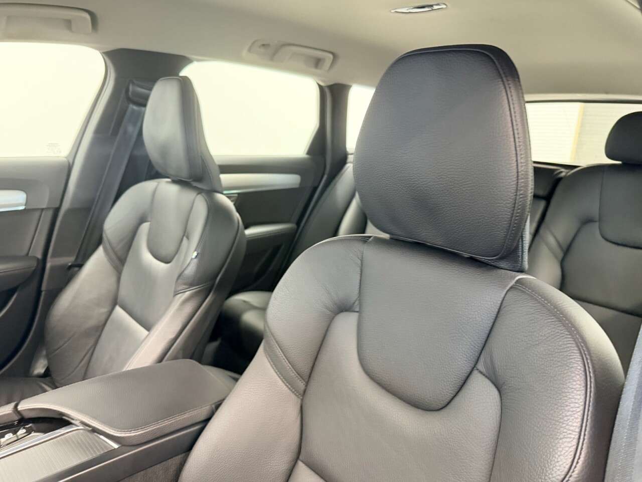 2021 VOLVO V90 2021 VOLVO V90