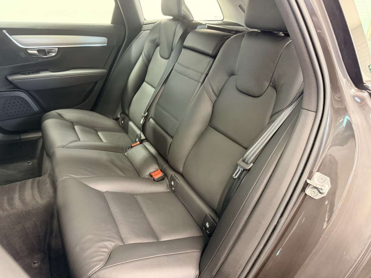 2021 VOLVO V90 2021 VOLVO V90