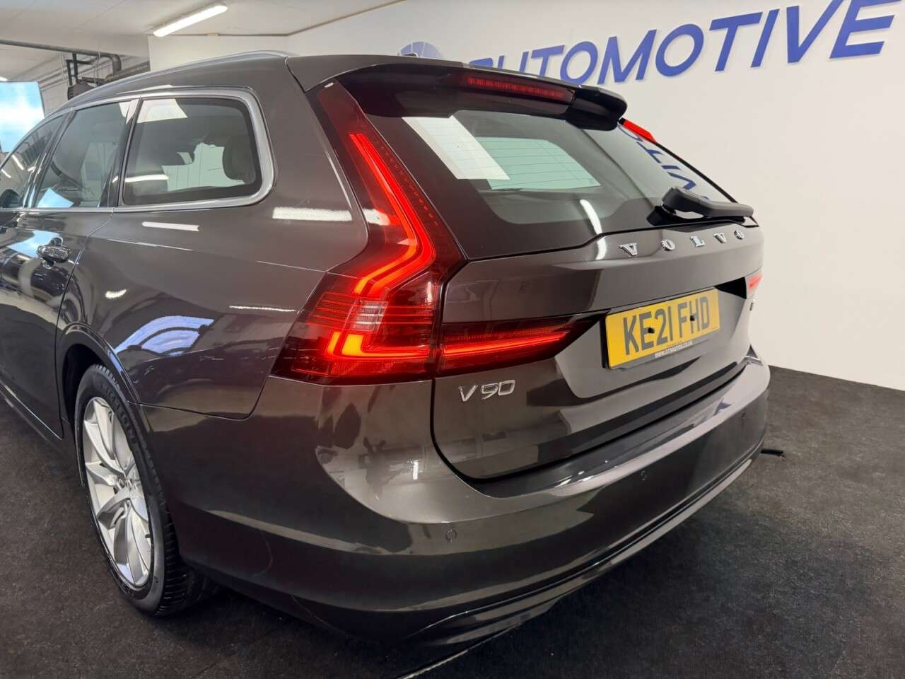 2021 VOLVO V90 2021 VOLVO V90