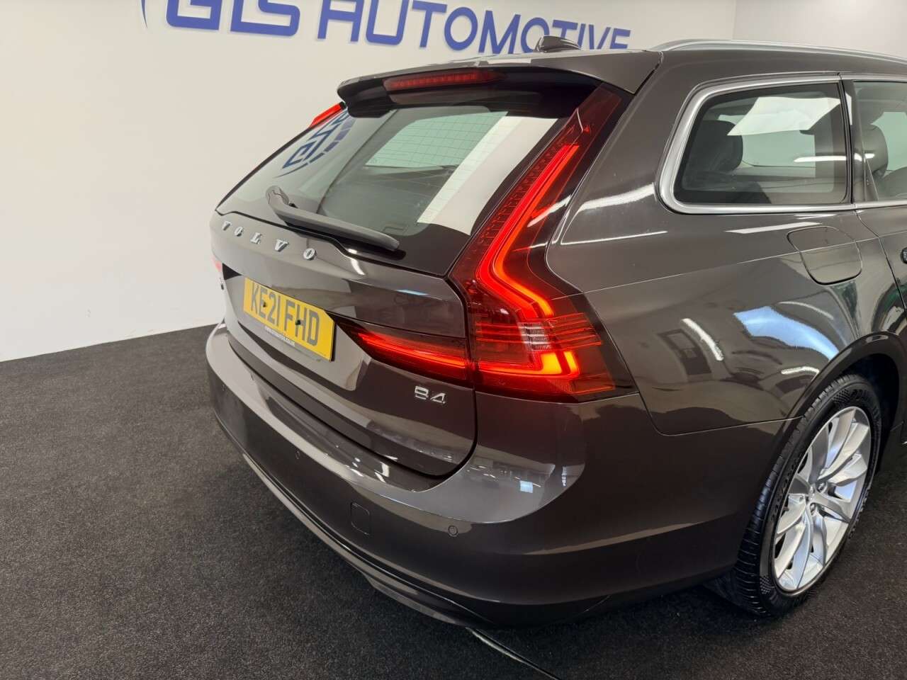 2021 VOLVO V90 2021 VOLVO V90