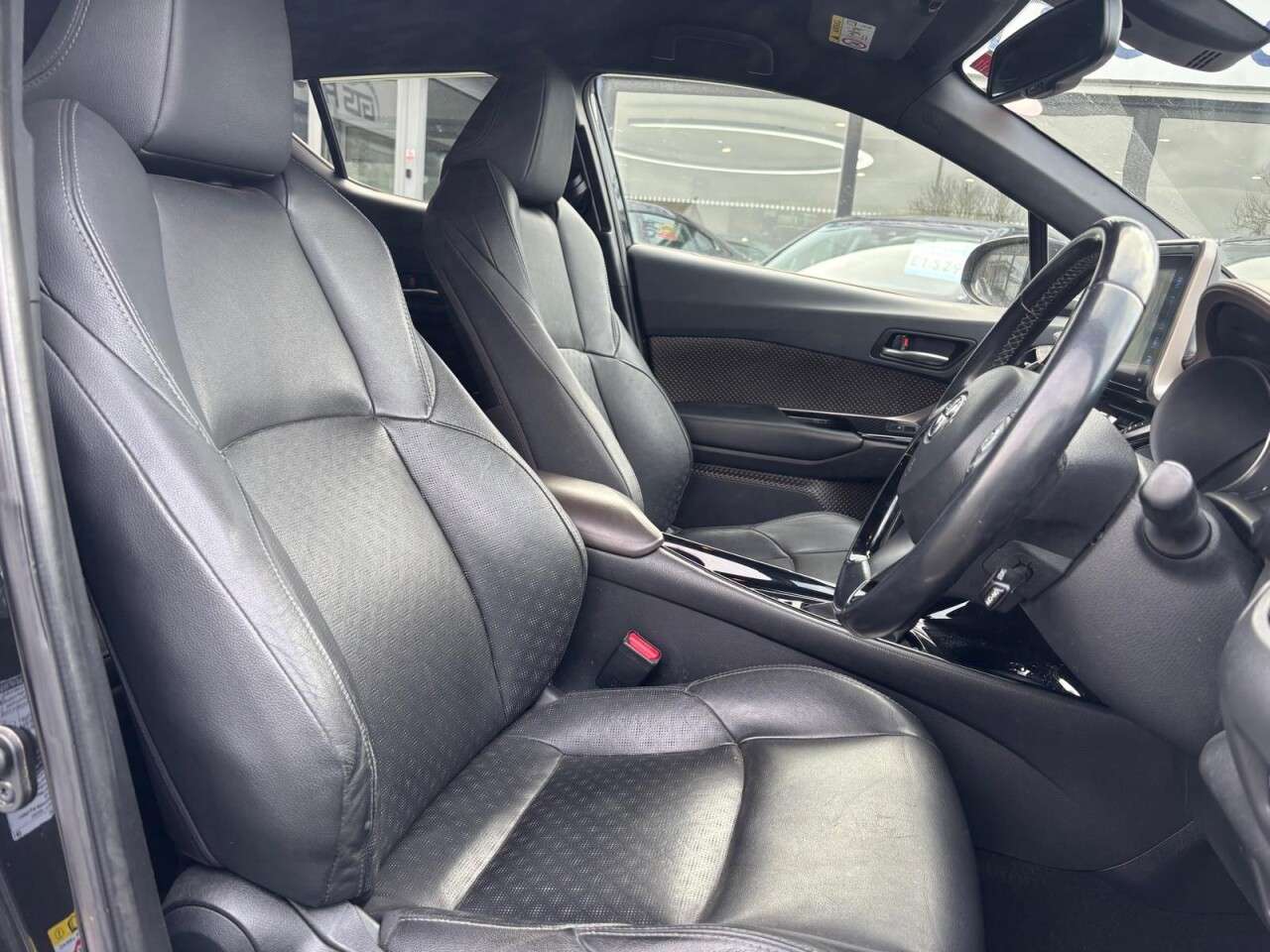 A 2019 TOYOTA C-HR 1.8 VVT-h EXCEL HYBRID CVT AUTO 122 BHP A 2019 TOYOTA C-HR 1.8 VVT-h EXCEL HYBRID CVT AUTO 122 BHP