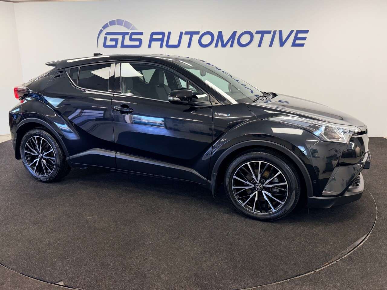 A 2019 TOYOTA C-HR 1.8 VVT-h EXCEL HYBRID CVT AUTO 122 BHP + SAT NAV + HEATED LEATHER SIX MONT A 2019 TOYOTA C-HR 1.8 VVT-h EXCEL HYBRID CVT AUTO 122 BHP + SAT NAV + HEATED LEATHER SIX MONT