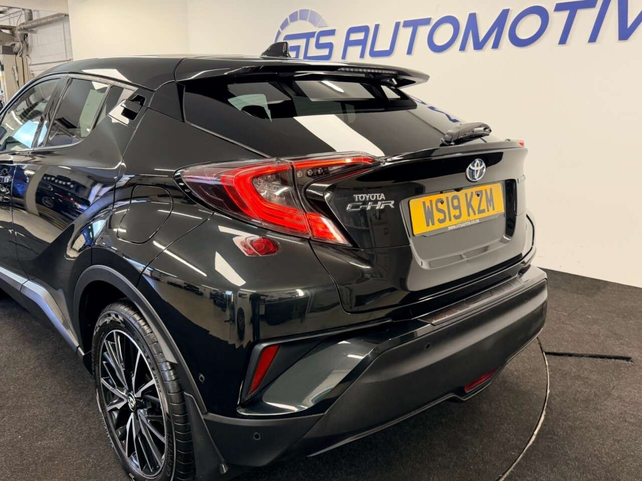 2019 TOYOTA C-HR 2019 TOYOTA C-HR