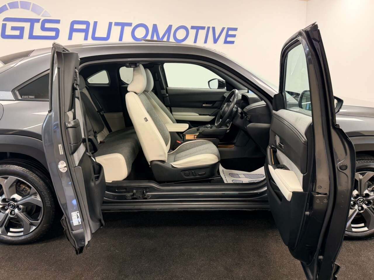 2021 MAZDA MX-30 2021 MAZDA MX-30