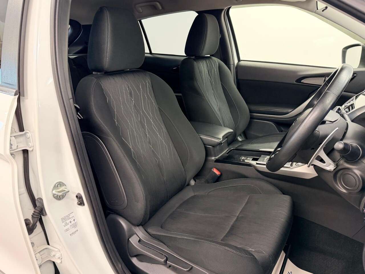 A 2018 MITSUBISHI ECLIPSE CROSS 3 A 2018 MITSUBISHI ECLIPSE CROSS 3