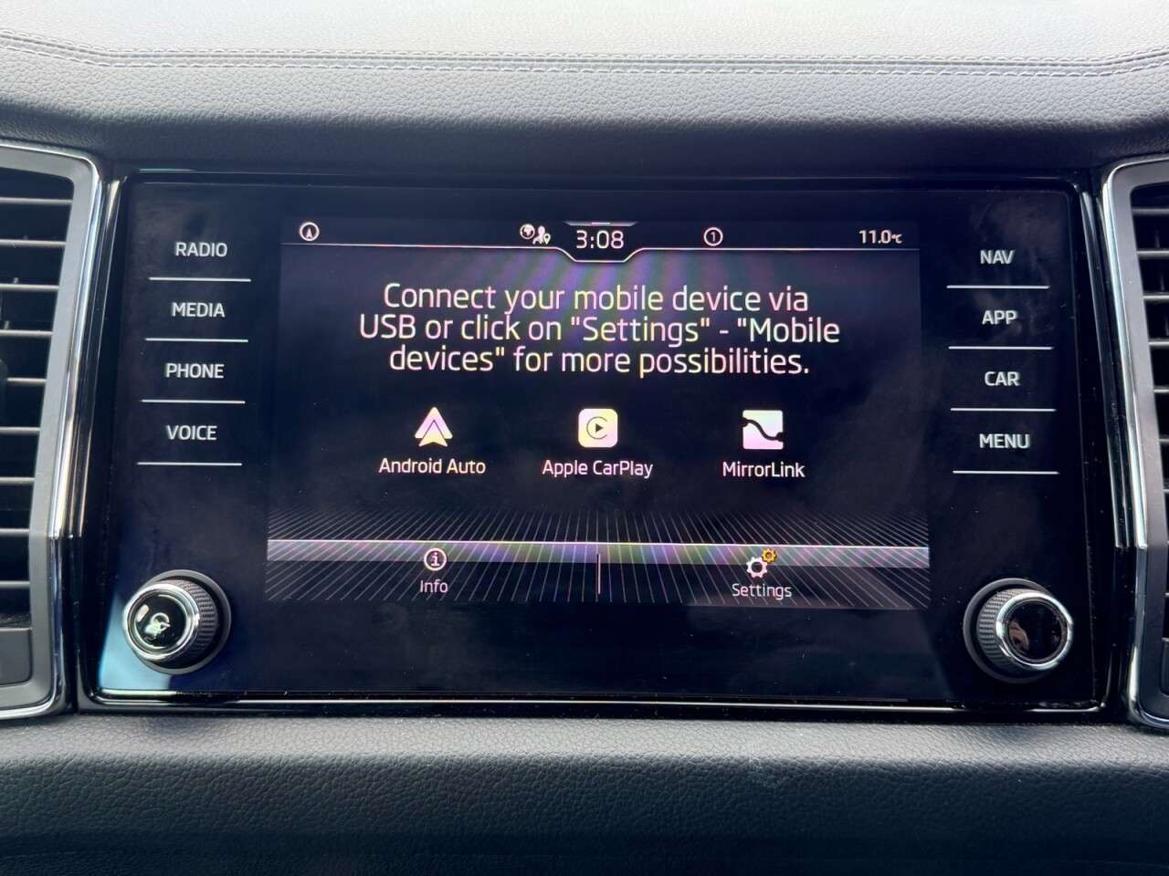 A 2022 SKODA KODIAQ 1.5 TSI ACT SE 150 BHP + 7 SEATS A 2022 SKODA KODIAQ 1.5 TSI ACT SE 150 BHP + 7 SEATS