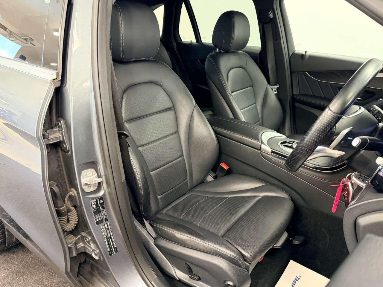 A 2018 MERCEDES-BENZ GLC 220d AMG LINE G-TRONIC+ 4MATIC 4WD 170 BHP + SAT NAV + HEATED LEATHER + CAM A 2018 MERCEDES-BENZ GLC 220d AMG LINE G-TRONIC+ 4MATIC 4WD 170 BHP + SAT NAV + HEATED LEATHER + CAM