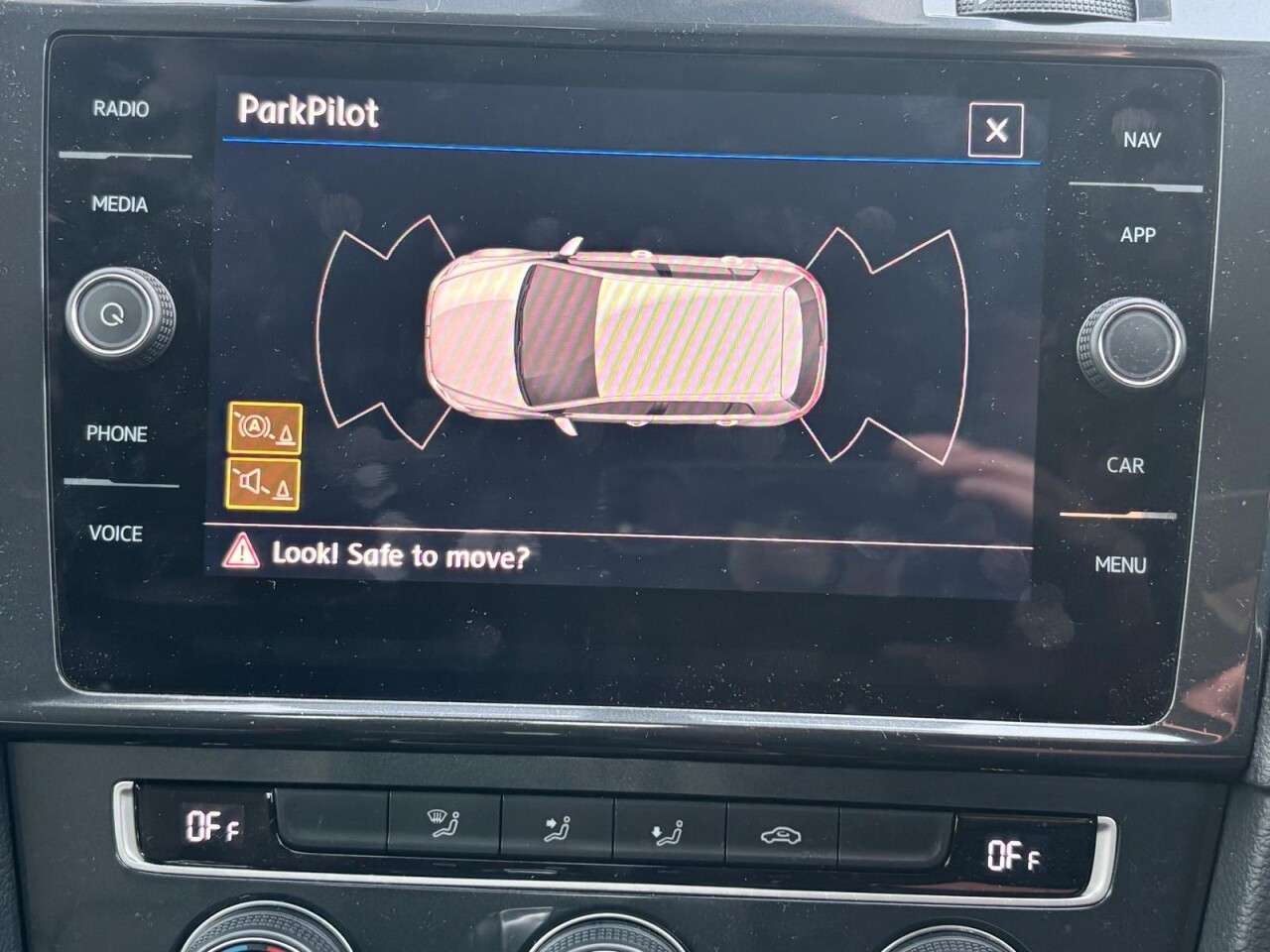 A 2020 VOLKSWAGEN E-GOLF 35.8kWh e-GOLF ELECTRIC AUTO FIVE DOOR 135 BHP A 2020 VOLKSWAGEN E-GOLF 35.8kWh e-GOLF ELECTRIC AUTO FIVE DOOR 135 BHP