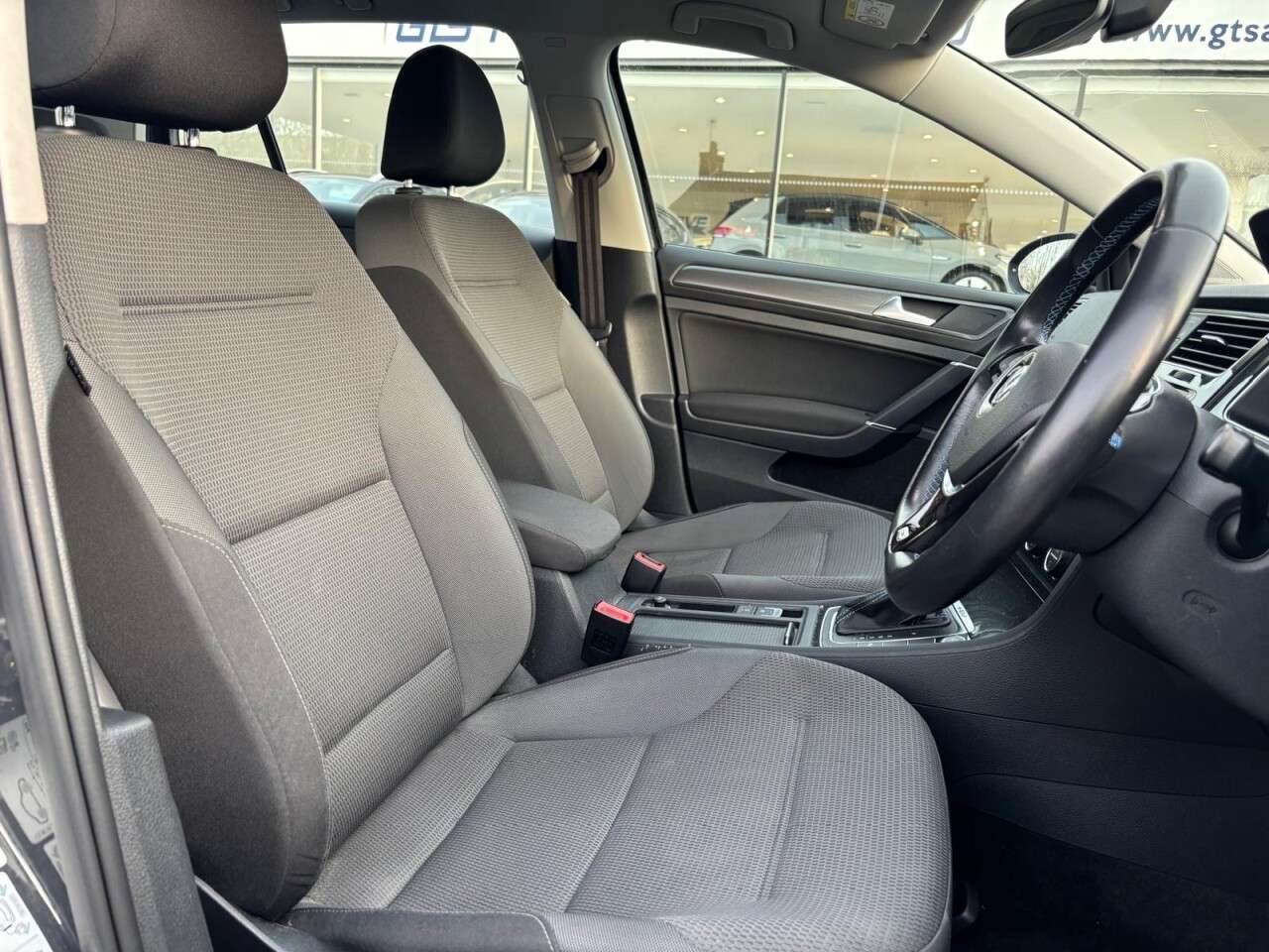 A 2020 VOLKSWAGEN E-GOLF 35.8kWh e-GOLF ELECTRIC AUTO FIVE DOOR 135 BHP A 2020 VOLKSWAGEN E-GOLF 35.8kWh e-GOLF ELECTRIC AUTO FIVE DOOR 135 BHP