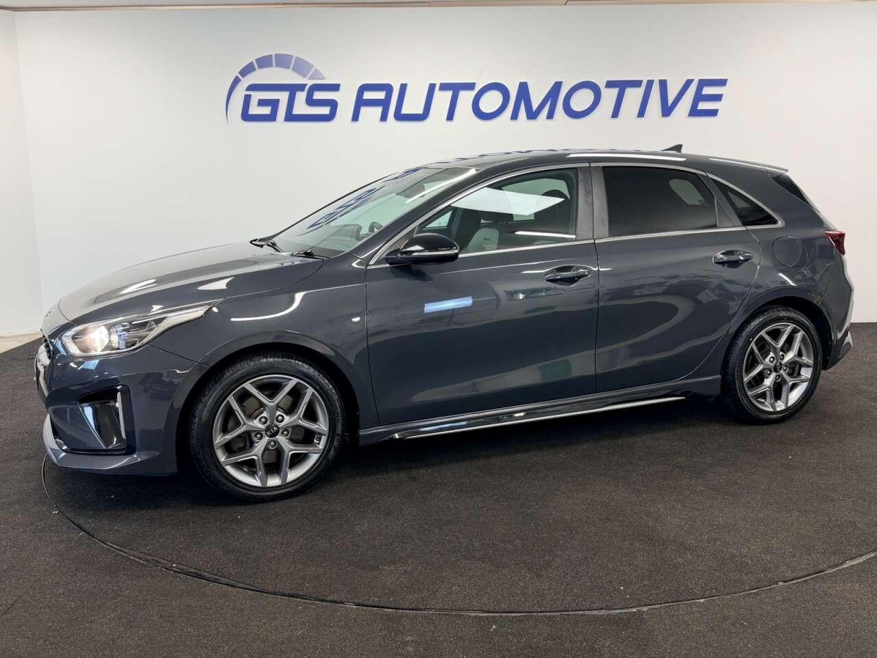 A 2019 KIA CEED 1.0 T-GDi GT-LINE FIVE DOOR 120 BHP + SAT NAV + REAR CAMERA + HEATED SEATS A 2019 KIA CEED 1.0 T-GDi GT-LINE FIVE DOOR 120 BHP + SAT NAV + REAR CAMERA + HEATED SEATS