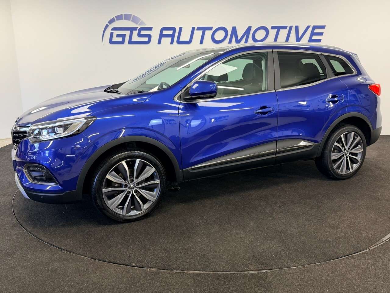A 2020 RENAULT KADJAR 1.3 TCe S EDITION EDC AUTO 140 BHP + SAT NAV + GLASS SUNROOF SIX MONTH WARR A 2020 RENAULT KADJAR 1.3 TCe S EDITION EDC AUTO 140 BHP + SAT NAV + GLASS SUNROOF SIX MONTH WARR