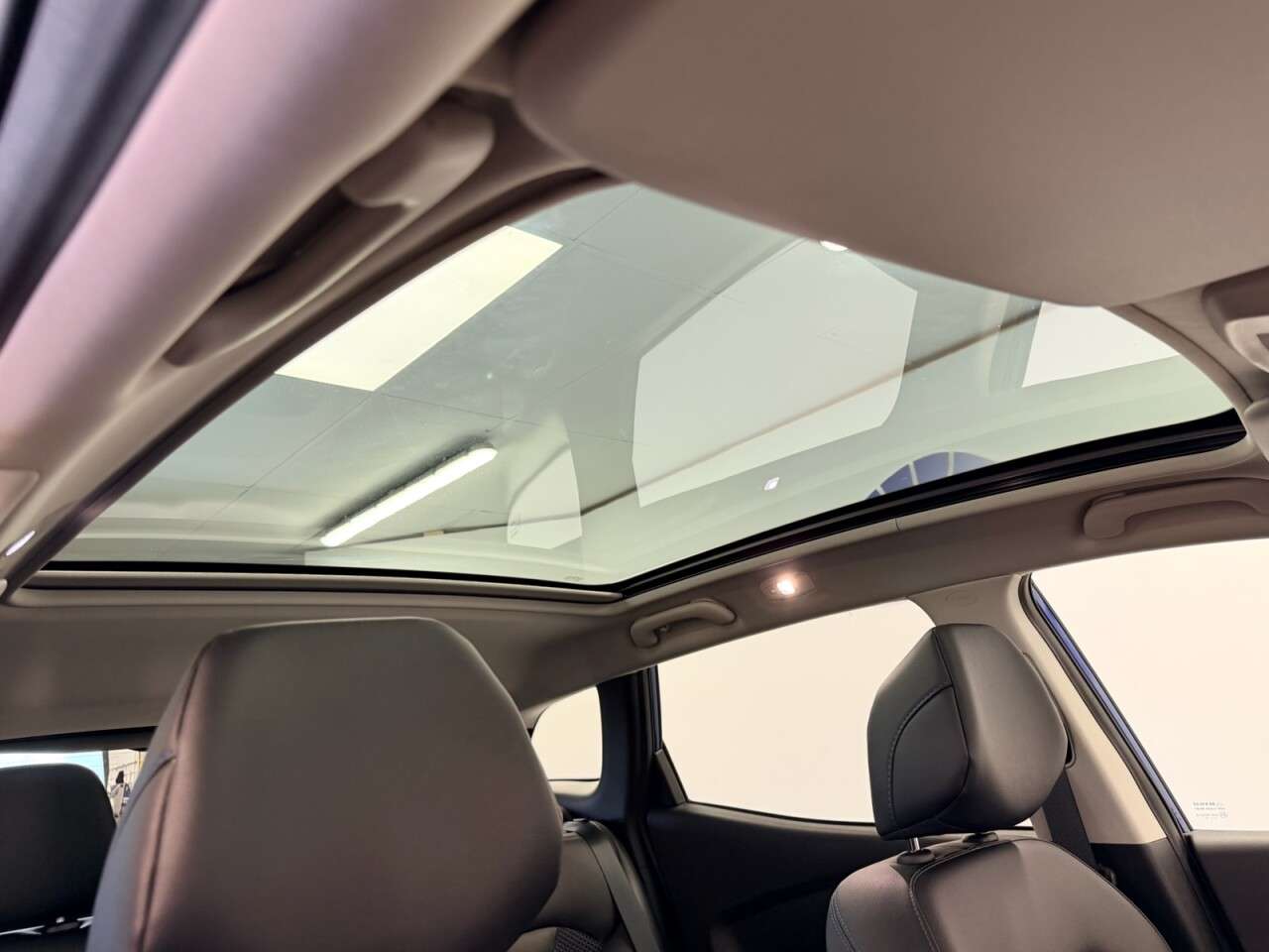 A 2020 RENAULT KADJAR 1.3 TCe S EDITION EDC AUTO 140 BHP + SAT NAV + GLASS SUNROOF SIX MONTH WARR A 2020 RENAULT KADJAR 1.3 TCe S EDITION EDC AUTO 140 BHP + SAT NAV + GLASS SUNROOF SIX MONTH WARR