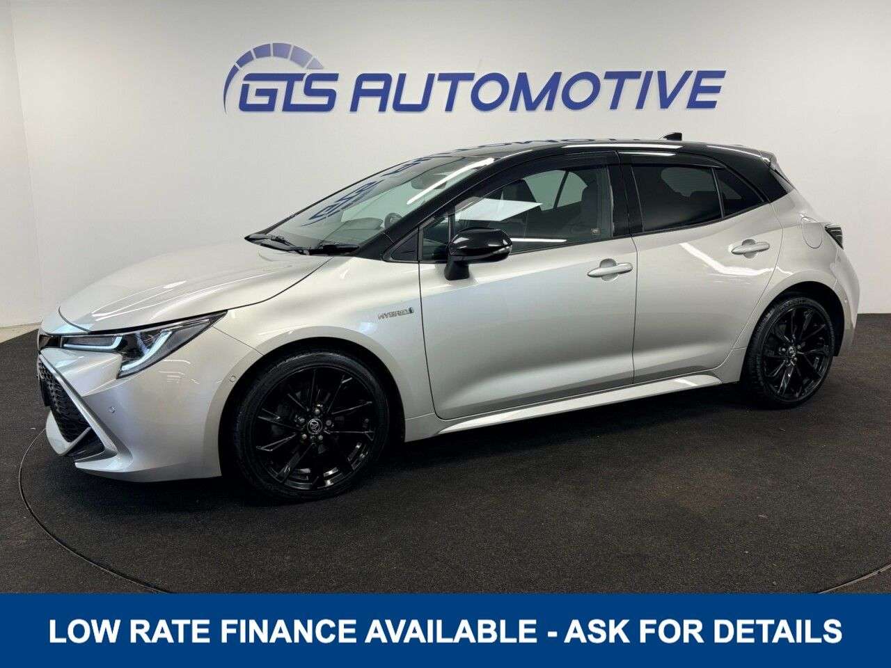A 2019 TOYOTA COROLLA 1.8 VVT-h EXCEL HYBRID CVT AUTO 122 BHP FIVE DOOR + SAT NAV + CAMERA SIX MO A 2019 TOYOTA COROLLA 1.8 VVT-h EXCEL HYBRID CVT AUTO 122 BHP FIVE DOOR + SAT NAV + CAMERA SIX MO